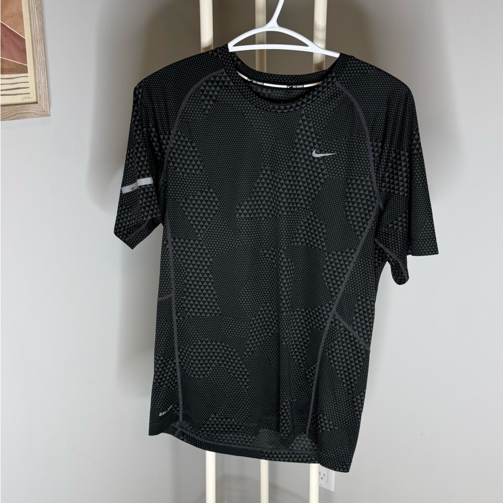 Nike Gray Patterned Tee